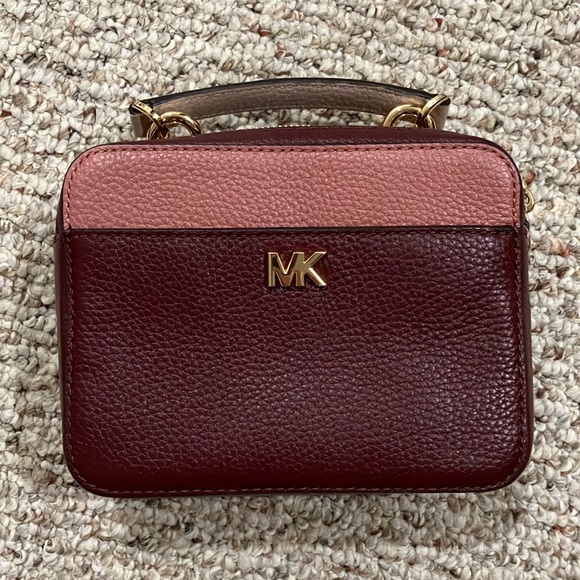 MICHAEL KORS
Mott Mini Color-Block Pebbled Leather Crossbody 32T8GF5C0T - Picture 5 of 14